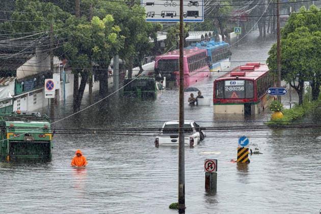 September 28, 2026, Bangkok, Bangkok, Thailand: People were wading through water in heavy rain on Nawamin Road, Bangkapi, one of the most flooded areas in Bangkok since an active low-pressure system and monsoon have dumped nearly 300 millimetres (11.8 inches) of rain since the afternoon of September 24. Bangkok authorities have officially declared all 50 districts of the Thai capital as flood disaster areas following four straight days of severe rainfall. Bangkok Thailand  - ZUMAw151 20260928_zip_w151_027 Copyright: xPatrickxChengzhixWangx