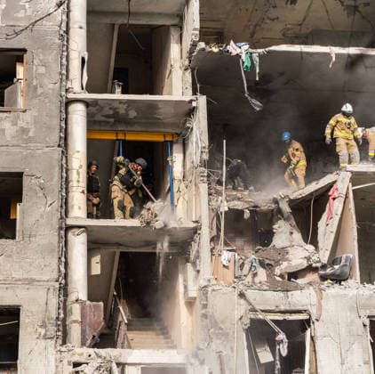 Russian forces launched two guided bombs targeting Kharkiv KHARKIV, UKRAINE - SEPTEMBER 28: Russian forces launched two guided bombs, hitting a residential building in the district of Salvtivka in Kharkiv city, injuring more than 20 people on September 28, 2026. There is no information on fatal victims so far; the attack destroyed part of the main facade of the building and several cars and windows in the surrounding buildings. Firefighters, police, and several NGOs and volunteers arrived at the scene to help the people affected. Carlo Bravo Anadolu Kharkiv Ukraine. Editorial use only. Please get in touch for any other usage.  Copyright: x2026xAnadoluxCarloxBravox