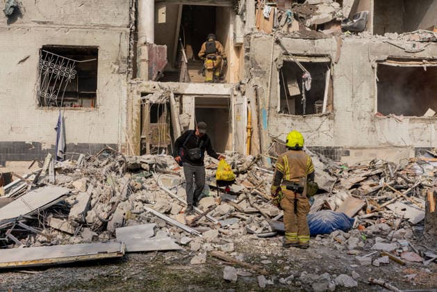 Russian forces launched two guided bombs targeting Kharkiv KHARKIV, UKRAINE - SEPTEMBER 28: Russian forces launched two guided bombs, hitting a residential building in the district of Salvtivka in Kharkiv city, injuring more than 20 people on September 28, 2026. There is no information on fatal victims so far; the attack destroyed part of the main facade of the building and several cars and windows in the surrounding buildings. Firefighters, police, and several NGOs and volunteers arrived at the scene to help the people affected. Carlo Bravo Anadolu Kharkiv Ukraine. Editorial use only. Please get in touch for any other usage.  Copyright: x2026xAnadoluxCarloxBravox