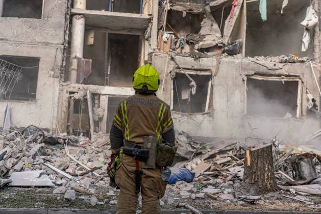 Russian forces launched two guided bombs targeting Kharkiv KHARKIV, UKRAINE - SEPTEMBER 28: Russian forces launched two guided bombs, hitting a residential building in the district of Salvtivka in Kharkiv city, injuring more than 20 people on September 28, 2026. There is no information on fatal victims so far; the attack destroyed part of the main facade of the building and several cars and windows in the surrounding buildings. Firefighters, police, and several NGOs and volunteers arrived at the scene to help the people affected. Carlo Bravo Anadolu Kharkiv Ukraine. Editorial use only. Please get in touch for any other usage.  Copyright: x2026xAnadoluxCarloxBravox