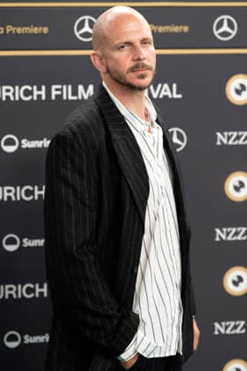 Gustaf Skarsgard at the premiere of the film *Adult Supervision Arkipelag* at the 22nd Zurich Film Festival at the Corso in Zurich, September 27, 2026 Foto:xA.xRaemyx xFuturexImagex adult_6916