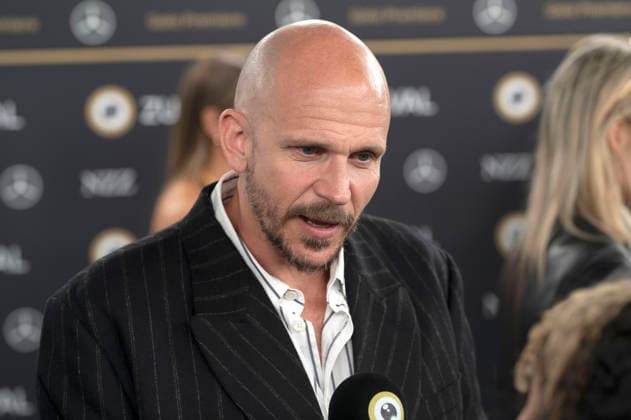 Gustaf Skarsgard at the premiere of the film *Adult Supervision Arkipelag* at the 22nd Zurich Film Festival at the Corso in Zurich, September 27, 2026 Foto:xA.xRaemyx xFuturexImagex adult_6919