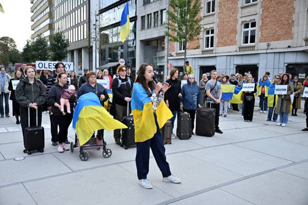 Ukrainians rally in Brussels calling for opening of Ukraine corridor BRUSSELS, BELGIUM - SEPTEMBER 28: Ukrainians gather with Ukrainian flags and suitcases outside the Council of the European Union during a demonstration calling for the opening of a Ukraine corridor, on September 28, 2026 in Brussels, Belgium. The protest was held as defense ministers from EU member states met in the Belgian capital. Dursun Aydemir Anadolu Brussels Belgium. Editorial use only. Please get in touch for any other usage.  Copyright: x2026xAnadoluxDursunxAydemirx