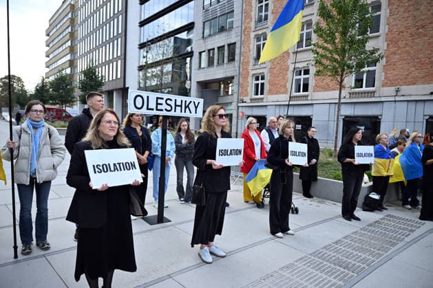 Ukrainians rally in Brussels calling for opening of Ukraine corridor BRUSSELS, BELGIUM - SEPTEMBER 28: Ukrainians gather with Ukrainian flags and suitcases outside the Council of the European Union during a demonstration calling for the opening of a Ukraine corridor, on September 28, 2026 in Brussels, Belgium. The protest was held as defense ministers from EU member states met in the Belgian capital. Dursun Aydemir Anadolu Brussels Belgium. Editorial use only. Please get in touch for any other usage.  Copyright: x2026xAnadoluxDursunxAydemirx