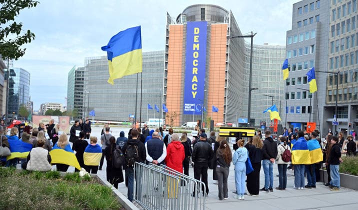 Ukrainians rally in Brussels calling for opening of Ukraine corridor BRUSSELS, BELGIUM - SEPTEMBER 28: Ukrainians gather with Ukrainian flags and suitcases outside the Council of the European Union during a demonstration calling for the opening of a Ukraine corridor, on September 28, 2026 in Brussels, Belgium. The protest was held as defense ministers from EU member states met in the Belgian capital. Dursun Aydemir Anadolu Brussels Belgium. Editorial use only. Please get in touch for any other usage.  Copyright: x2026xAnadoluxDursunxAydemirx
