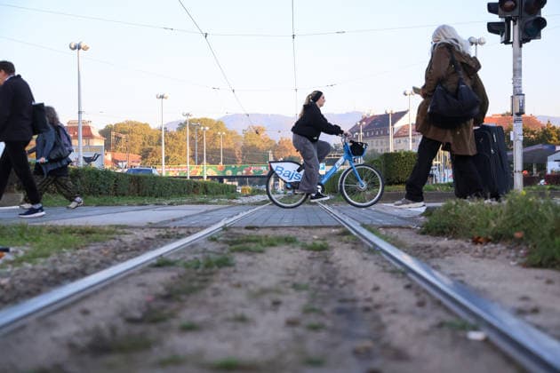 Zagreb public transport strike Commuters and cyclists are pictured amid an ongoing ZET and Zagreb Holding strike in Zagreb, Croatia on September 28, 2026.  MatijaxHabljak PIXSELL
