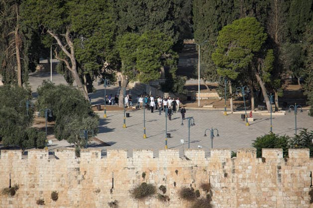 Israeli settlers raid Al-Aqsa Mosque during Sukkot JERUSALEM, PALESTINE - SEPTEMBER 28: Illegal Israeli settlers enter the Al-Aqsa Mosque compound under the protection of Israeli police on the third day of the Jewish holiday of Sukkot, on September 28, 2026 in East Jerusalem, Palestine. Gazi Samad Anadolu Jerusalem Israel. Editorial use only. Please get in touch for any other usage.  Copyright: x2026xAnadoluxGazixSamadx