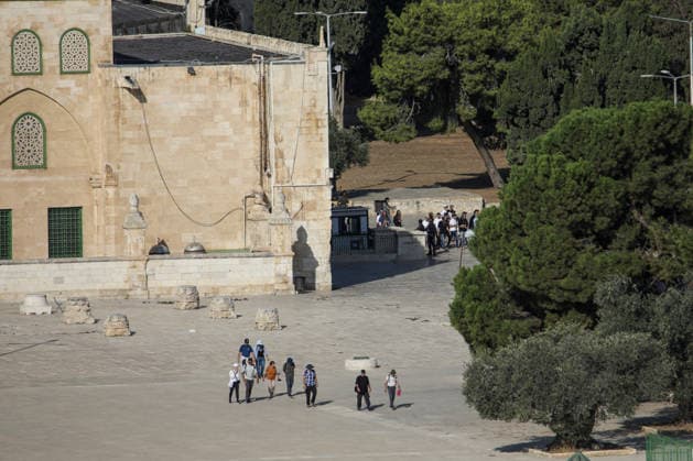 Israeli settlers raid Al-Aqsa Mosque during Sukkot JERUSALEM, PALESTINE - SEPTEMBER 28: Illegal Israeli settlers enter the Al-Aqsa Mosque compound under the protection of Israeli police on the third day of the Jewish holiday of Sukkot, on September 28, 2026 in East Jerusalem, Palestine. Gazi Samad Anadolu Jerusalem Israel. Editorial use only. Please get in touch for any other usage.  Copyright: x2026xAnadoluxGazixSamadx