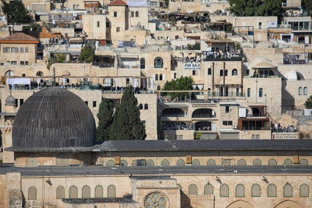 Israeli settlers raid Al-Aqsa Mosque during Sukkot JERUSALEM, PALESTINE - SEPTEMBER 28: Illegal Israeli settlers enter the Al-Aqsa Mosque compound under the protection of Israeli police on the third day of the Jewish holiday of Sukkot, on September 28, 2026 in East Jerusalem, Palestine. Gazi Samad Anadolu Jerusalem Israel. Editorial use only. Please get in touch for any other usage.  Copyright: x2026xAnadoluxGazixSamadx