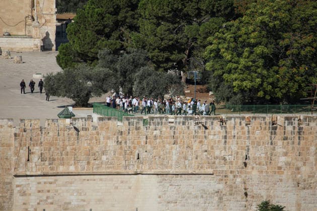 Israeli settlers raid Al-Aqsa Mosque during Sukkot JERUSALEM, PALESTINE - SEPTEMBER 28: Illegal Israeli settlers enter the Al-Aqsa Mosque compound under the protection of Israeli police on the third day of the Jewish holiday of Sukkot, on September 28, 2026 in East Jerusalem, Palestine. Gazi Samad Anadolu Jerusalem Israel. Editorial use only. Please get in touch for any other usage.  Copyright: x2026xAnadoluxGazixSamadx