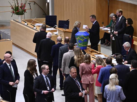 STOCKHOLM, SWEDEN 20260928 Members of Parliament cast their votes in the election for the Speaker of the Riksdag, the Swedish parliament, in Stockholm, Sweden, on September 28, 2026 STOCKHOLM SWEDEN x10030x  Copyright: xJonasxEkströmer TTx SWEDEN PARLIAMENT SPEAKER ELECTION QdCfrKvujzw
