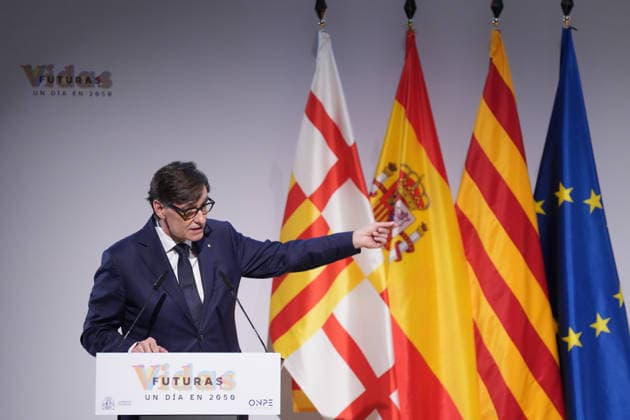 Sánchez Takes Part in the Presentation of the Vidas Futuras Report Salvador Illa, President of the Generalitat of Catalonia, during the presentation of the Vidas Futuras report at the Disseny Hub Barcelona on September 28, 2026, in Barcelona, Catalonia, Spain. The report details key projections in housing, such as the transition toward smart urban models, the expansion of affordable housing, and climate neutrality in construction. Furthermore, in the social sphere, it forecasts challenges arising from demographic aging, labor automation, and climate change mitigation. September 28, 2026, Spain Copyright: xDavidxZorrakinox 7805214