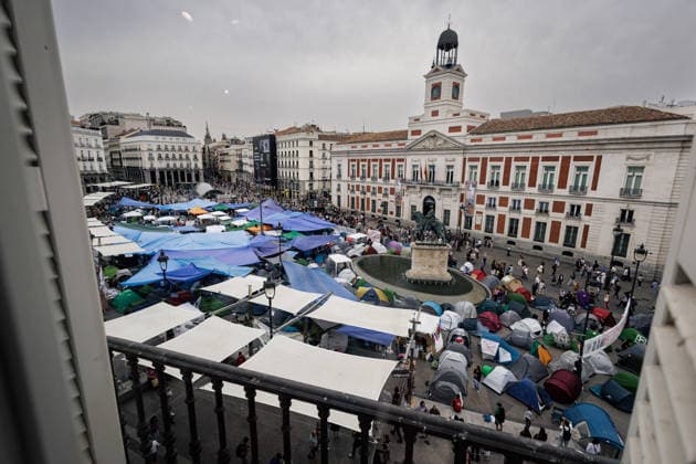 The encampment at Puerta del Sol continues with its sights set on the Maricarmen decree. View of the encampment in support of housing rights at Puerta del Sol on September 28, 2026, in Madrid, Spain. The encampment continues this Monday, September 28, the encampment at Puerta del Sol organized by the Madrid Tenants’ Union to demand a new housing decree dubbed the Maricarmen Decree in honor of the 80-year-old woman who was evicted last Wednesday, September 23, in Madrid, which would provide measures to guarantee the right to housing. SEPTEMBER 28, 2026 Carlos Lujá Madrid, Spain Copyright: xCarlosxLujanx 7805247