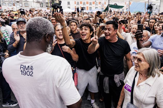 The encampment at Puerta del Sol continues with its sights set on the Maricarmen decree. Dozens of people chanted for Bertrand Ndongo to step down during the housing protest encampment at Puerta del Sol on September 28, 2026, in Madrid, Spain. The encampment continues this Monday, September 28, the encampment at Puerta del Sol organized by the Madrid Tenants’ Union continues to demand a new housing decree dubbed the Maricarmen Decree in honor of the octogenarian who was evicted last Wednesday, September 23, in Madrid, which would provide measures to guarantee the right to housing. SEPTEMBER 28, 2026 Carlos Lujá Madrid Madrid, Spain Copyright: xCarlosxLujanx 7805253
