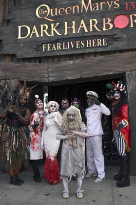 Cosplayers at the Queen Mary s Dark Harbor Media VIP Night at Dark Harbor, Long Beach, September 27, 2026 Foto:xD.xStarbuckx xFuturexImagex harbor_6901