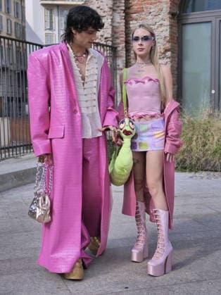 IPA89067414 - During Milan Fashion Week, the real show isn t just on the runways—it s in the city s streets. Milanese street style becomes an open-air stage where eccentricity reveals all its facets.  Copyright: xLucaxPontix xLucaPonti IpaAgencyLucaPonti Ipax IPA89067414
