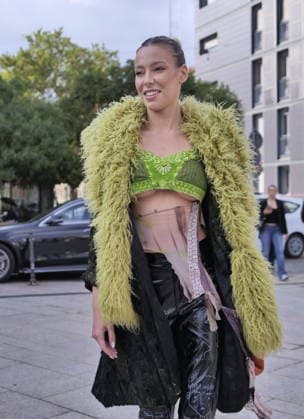 IPA89067511 - During Milan Fashion Week, the real show isn t just on the runways—it s in the city s streets. Milanese street style becomes an open-air stage where eccentricity reveals all its facets.  Copyright: xLucaxPontix xLucaPonti IpaAgencyLucaPonti Ipax IPA89067511