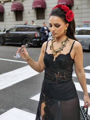 IPA89067652 - During Milan Fashion Week, the real show isn t just on the runways—it s in the city s streets. Milanese street style becomes an open-air stage where eccentricity reveals all its facets.  Copyright: xLucaxPontix xLucaPonti IpaAgencyx IPA89067652