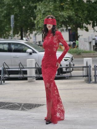 IPA89067826 - During Milan Fashion Week, the real show isn t just on the runways—it s in the city s streets. Milanese street style becomes an open-air stage where eccentricity reveals all its facets.  Copyright: xLucaxPontix xLucaPonti IpaAgencyx IPA89067826
