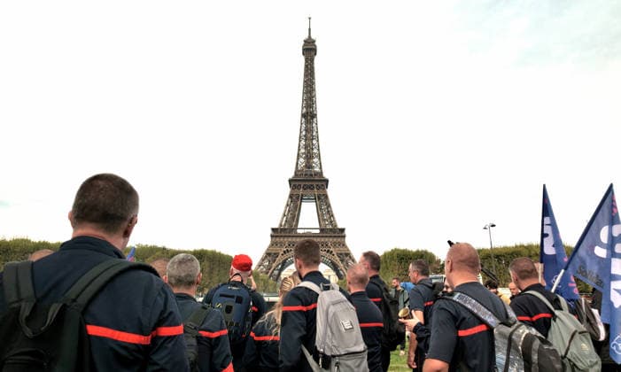 Firefighters demonstration in Paris PARIS, FRANCE - SEPTEMBER 28: Firefighters take part in a demonstration entitled The Reinforcement Column of Anger ( la Colonne de renfort de la colere ) in front of the Eiffel Tower at the Champs de Mars in Paris, France on September 28, 2026. Mohamad Salaheldin Abdelghani Alsayed Anadolu Paris France. Editorial use only. Please get in touch for any other usage.  Copyright: x2026xAnadoluxMohamadxSalaheldinxAbdelghanixAlsayedx