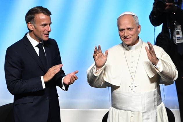 September 28, 2026, Metz, FRANCE: Pope Leo XIV with President of the Republic of France, Emmanuel Macron, during the meeting At the Roots of Europe for Peace and Unity , at the Robert Schuman Conference Centre, Metz, 28 September 2026. ANSA MAURIZIO BRAMBATTI. Metz FRANCE  - ZUMAa110 20260928_zaf_a110_021 Copyright: xMaurizioxBrambattix