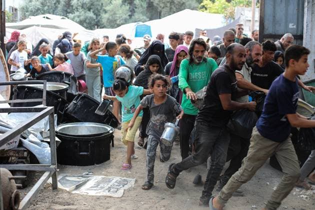 Hot meal distribution in Gaza GAZA CITY, GAZA, PALESTINE - SEPTEMBER 28: Palestinians, including children carrying cooking pots, gather to receive hot meals distributed in the Nuseirat Refugee Camp in Gaza City, Gaza, Palestine on September 28, 2026. The ongoing Israeli attacks despite the ceasefire have exacerbated severe food shortages across the region. Hassan Jedi Anadolu Gaza City Gaza. Editorial use only. Please get in touch for any other usage.  Copyright: x2026xAnadoluxHassanxJedix