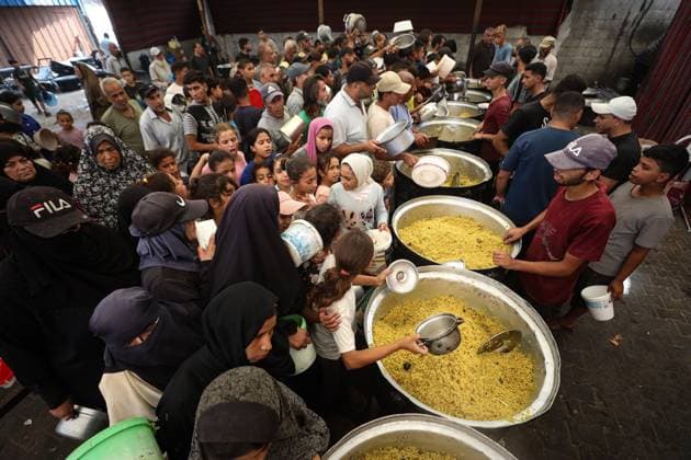 Hot meal distribution in Gaza GAZA CITY, GAZA, PALESTINE - SEPTEMBER 28: Palestinians, including children carrying cooking pots, gather to receive hot meals distributed in the Nuseirat Refugee Camp in Gaza City, Gaza, Palestine on September 28, 2026. The ongoing Israeli attacks despite the ceasefire have exacerbated severe food shortages across the region. Hassan Jedi Anadolu Gaza City Gaza. Editorial use only. Please get in touch for any other usage.  Copyright: x2026xAnadoluxHassanxJedix