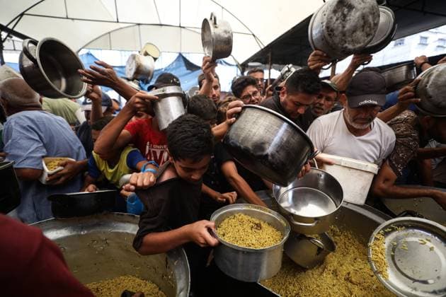 Hot meal distribution in Gaza GAZA CITY, GAZA, PALESTINE - SEPTEMBER 28: Palestinians, including children carrying cooking pots, gather to receive hot meals distributed in the Nuseirat Refugee Camp in Gaza City, Gaza, Palestine on September 28, 2026. The ongoing Israeli attacks despite the ceasefire have exacerbated severe food shortages across the region. Hassan Jedi Anadolu Gaza City Gaza. Editorial use only. Please get in touch for any other usage.  Copyright: x2026xAnadoluxHassanxJedix