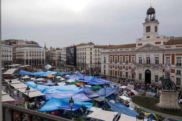September 28, 2026, Madrid, Madrid, Spain: Hundreds of tents remain in Puerta del Sol in central Madrid, during a protest camp against the high cost of housing and rent in Spain. The protest arose following the eviction of an 87-year-old woman from her apartment in Madrid. Madrid Spain  - ZUMAs296 20260928_znp_s296_001 Copyright: xLuisxSotox