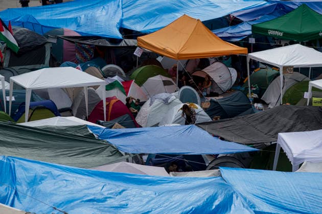 September 28, 2026, Madrid, Madrid, Spain: Hundreds of tents remain in Puerta del Sol in central Madrid, during a protest camp against the high cost of housing and rent in Spain. The protest arose following the eviction of an 87-year-old woman from her apartment in Madrid. Madrid Spain  - ZUMAs296 20260928_znp_s296_006 Copyright: xLuisxSotox