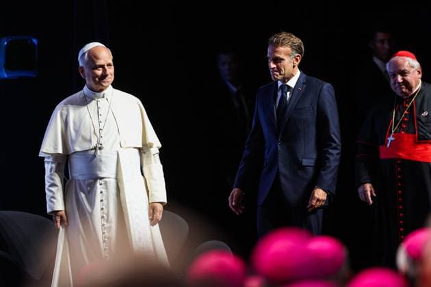 Visit by Pope Leo XVI: Speech on Peace in Metz POPE S VISIT TO FRANCE PHOTOPQR LE REPUBLICAIN LORRAIN Hugo AZMANI Metz September 28, 2026 Visit by Pope Leo XVI: Speech on Peace in Metz September 28, 2026, Metz, France Pope Leo XIV is on an apostolic visit to France from September 25 to 28, 2026 Metz, Moselle, Lorraine, France  Copyright: xPHOTOPQR LExREPUBLICAINxLORRAIN xHugoxAZMANIx 20260928RBL8386 20260928RBL8386