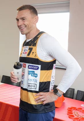 The Princess Royal Meets Sir Kevin Sinfield During His 7 In 7 Challenge YORK, ENGLAND - SEPTEMBER 28: Sir Kevin Sinfield smiles as he speaks with Princess Anne, Princess Royal during the 7 in 7: The Grand Finale at the University of York Athletics Track on September 28, 2026 in York, England. Sir Kevin Sinfield is running an ultra marathon every day for seven days to raise money for motor neurone disease (MND) in memory of his former Leeds Rhinos teammate Rob Burrow., Credit:Dominic Lipinski PA ROTA - B68 Avalon United Kingdom, England, York  Copyright: xDominicxLipinskix xPAxROTAx-xB68x xAvalonx 1138881238