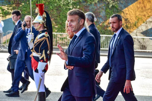President Emmanuel Macron and his wife, First Lady Brigitte Macron, leave the Robert Schuman Conference Center in Metz, in northeastern France, on September 28, 2026, the final day of the Pope’s visit to France. Romain Doucelin, Bestimage. French President Emmanuel Macron and his wife, First Lady Brigitte Macron, leave the Robert Schuman Conference Center in Metz, northeastern France, on September 28, 2026, the final day of the Pope’s visit to France Metz, France Copyright: xRomainxDoucelinx xBestimagexRomainxDoucelinx xBestimagex