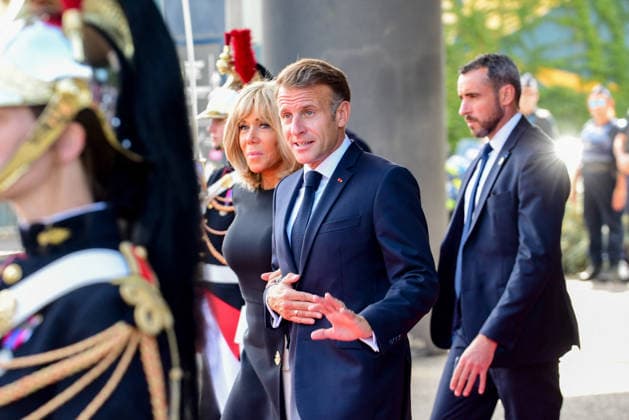 President Emmanuel Macron and his wife, First Lady Brigitte Macron, leave the Robert Schuman Conference Center in Metz, in northeastern France, on September 28, 2026, the final day of the Pope’s visit to France. Romain Doucelin, Bestimage. French President Emmanuel Macron and his wife, First Lady Brigitte Macron, leave the Robert Schuman Conference Center in Metz, northeastern France, on September 28, 2026, the final day of the Pope’s visit to France Metz, France Copyright: xRomainxDoucelinx xBestimagexRomainxDoucelinx xBestimagex