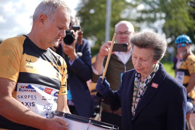 The Princess Royal Meets Sir Kevin Sinfield During His 7 In 7 Challenge YORK, ENGLAND - SEPTEMBER 28: Princess Anne, Princess Royal bangs a drum to start the next stage of the race during the 7 in 7: The Grand Finale at the University of York Athletics Track on September 28, 2026 in York, England. Sir Kevin Sinfield is running an ultra marathon every day for seven days to raise money for motor neurone disease (MND) in memory of his former Leeds Rhinos teammate Rob Burrow., Credit:Dominic Lipinski PA ROTA - B68 Avalon United Kingdom, England, York  Copyright: xDominicxLipinskix xPAxROTAx-xB68x xAvalonx 1138881246