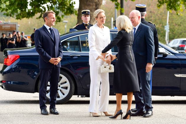 President Emmanuel Macron and his wife, First Lady Brigitte Macron, welcome Prince Albert II of Monaco and Princess Charlène of Monaco upon their arrival for the At the Roots of Europe meeting for peace and unity at the Robert Schuman Conference Center in Metz, France, on September 28, 2026, the final day of the Pope’s visit to France Romain Doucelin Bestimage French President Emmanuel Macron and his wife, First Lady Brigitte Macron, welcome guests upon their arrival for the At the Roots of Europe: For Peace and Unity meeting at the Robert Schuman Conference Center in Metz, France, on September 28, 2026, the final day of the Pope’s visit to France Metz, France Copyright: xRomainxDoucelinx xBestimagexRomainxDoucelinx xBestimagex