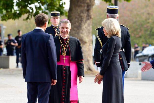 President Emmanuel Macron and his wife, First Lady Brigitte Macron, welcome guests upon their arrival for the At the Roots of Europe for Peace and Unity meeting at the Robert Schuman Conference Center in Metz, France, on September 28, 2026, the final day of the Pope’s visit to France Romain Doucelin Bestimage French President Emmanuel Macron and his wife, First Lady Brigitte Macron, welcome guests upon their arrival for the At the Roots of Europe for Peace and Unity meeting at the Robert Schuman Conference Center in Metz, France, on September 28, 2026, the final day of the Pope’s visit to France Metz, France Copyright: xRomainxDoucelinx xBestimagexRomainxDoucelinx xBestimagex