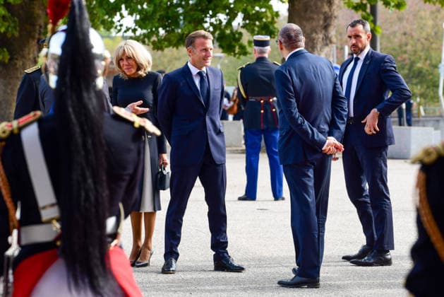 President Emmanuel Macron, his wife, First Lady Brigitte Macron, and Laurent Nunez, Minister of State and Minister of the Interior, welcome guests upon their arrival for the At the Roots of Europe: For Peace and Unity meeting at the Robert Schuman Conference Center in Metz, France, on September 28, 2026, the final day of the Pope’s visit to France. Romain Doucelin Bestimage French President Emmanuel Macron and his wife, First Lady Brigitte Macron, welcome guests upon their arrival for the At the Roots of Europe for Peace and Unity meeting at the Robert Schuman Conference Center in Metz, France, on September 28, 2026, the final day of the Pope’s visit to France Metz, France Copyright: xRomainxDoucelinx xBestimagexRomainxDoucelinx xBestimagex