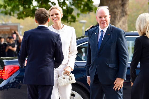 President Emmanuel Macron and his wife, First Lady Brigitte Macron, welcome Prince Albert II of Monaco and Princess Charlène of Monaco upon their arrival for the At the Roots of Europe for Peace and Unity meeting at the Robert Schuman Conference Center in Metz, France, on September 28, 2026, the final day of the Pope’s visit to France. Romain Doucelin Bestimage French President Emmanuel Macron and his wife, First Lady Brigitte Macron, welcome guests upon their arrival for the At the Roots of Europe: For Peace and Unity meeting at the Robert Schuman Conference Center in Metz, France, on September 28, 2026, the final day of the Pope’s visit to France Metz, France Copyright: xRomainxDoucelinx xBestimagexRomainxDoucelinx xBestimagex