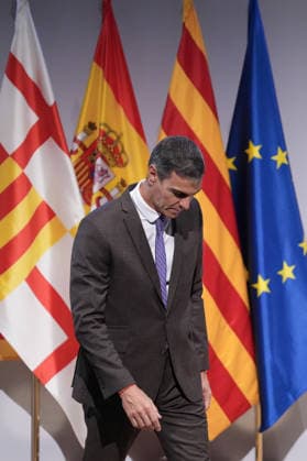 Sánchez Participates in the Presentation of the Vidas Futuras Report Prime Minister Pedro Sánchez during the presentation of the Vidas Futuras report at the Disseny Hub Barcelona on September 28, 2026, in Barcelona, Catalonia, Spain. The report details key projections regarding housing, such as the transition toward smart urban models, the expansion of affordable housing, and climate neutrality in construction. Furthermore, in the social sphere, it forecasts challenges arising from an aging population, labor automation, and climate change mitigation. SEPTEMBER 28, 2026, Spain Copyright: xDavidxZorrakinox 7805922