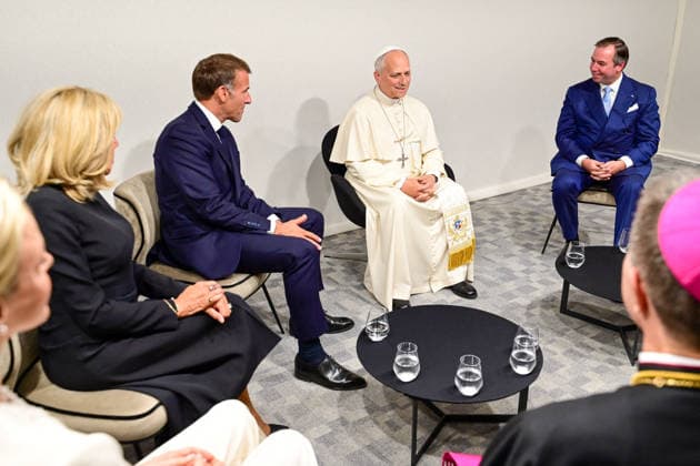 Pope Leo XIV in France - Grand Duke Guillaume at Meeting For Peace And Unity in Metz French President Emmanuel Macron, First Lady Brigitte Macron, and Grand Duke Guillaume meet with Pope Leo XIV before the At the Roots of Europe: For Peace and Unity meeting at the Robert Schuman Conference Centre in Metz, northeastern France on September 28, 2026, the final day of the Pope s visit to France. Photo by Romain Doucelin Pool ABACAPRESS.COM Metz France  Copyright: xDoucelinxRomain ABACAx