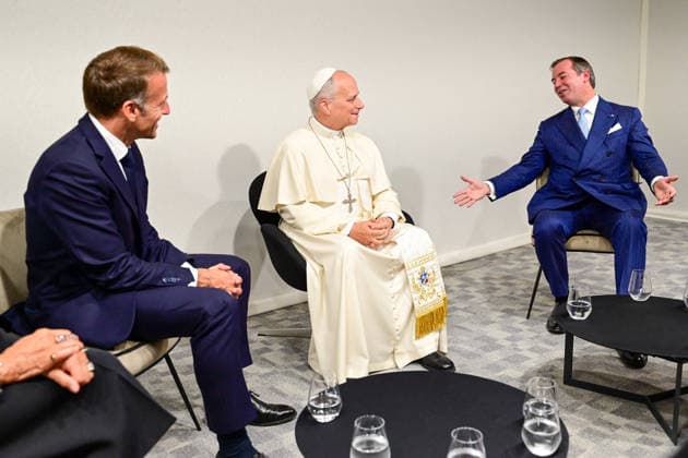 Pope Leo XIV in France - Grand Duke Guillaume at Meeting For Peace And Unity in Metz French President Emmanuel Macron, First Lady Brigitte Macron, and Grand Duke Guillaume meet with Pope Leo XIV before the At the Roots of Europe: For Peace and Unity meeting at the Robert Schuman Conference Centre in Metz, northeastern France on September 28, 2026, the final day of the Pope s visit to France. Photo by Romain Doucelin Pool ABACAPRESS.COM Metz France  Copyright: xDoucelinxRomain ABACAx