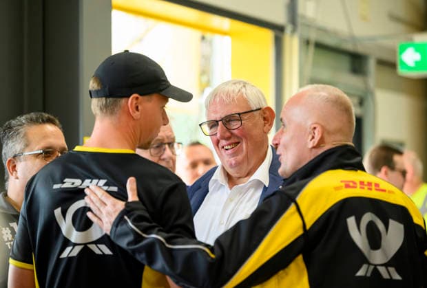 Minister Laumann in conversation with employees of Deutsche Post DHL Group. Labor Minister Karl Josef Laumann (CDU, North Rhine-Westphalia) visits the mail and package delivery center in Düsseldorf on September 28, 2026, in Düsseldorf, Germany.