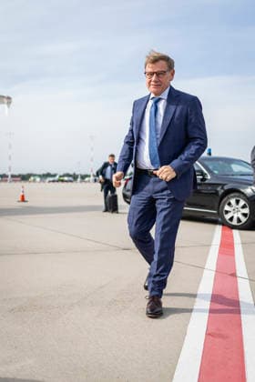 Johann Wadephul (CDU), Federal Minister of Foreign Affairs, photographed as he set out on his trip to the Netherlands in Hamburg on September 28, 2026. Photographed on behalf of the Federal Foreign Office in Hamburg, Germany. Copyright: xJulianexSonntagx