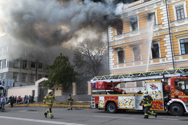 Rescuers extinguish a fire in the National Academy of Sciences building, which is engulfed in flames after being hit by a Russian drone, Kyiv, Ukraine, September 28, 2026. One person was killed and three others injured in the attack. (Photo by Kyrylo Chubotin Ukrinform) Russian drone strikes Ukrainian National Academy of Sciences building in KyivRussian drone strikes Ukrainian National Academy of Sciences building in Kyiv  Copyright: xKirillxChubotinx