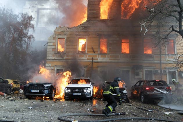 Rescuers pour water on burning cars and the National Academy of Sciences building, which is engulfed in flames after being hit by a Russian drone, Kyiv, Ukraine, September 28, 2026. One person was killed, and three others were injured in the attack. (Photo by Kyrylo Chubotin Ukrinform) Russian drone strikes Ukrainian National Academy of Sciences building in KyivRussian drone strikes Ukrainian National Academy of Sciences building in Kyiv  Copyright: xKirillxChubotinx