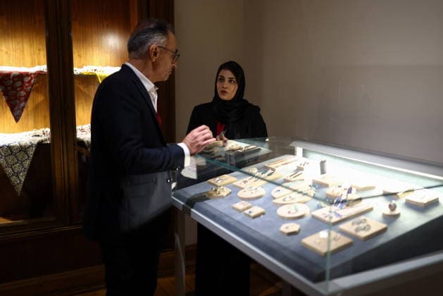 RUSSIA, MOSCOW - SEPTEMBER 28, 2026: Jewellery is on display during the Festival of Iranian Culture at the All-Russian Museum of Decorative Art Moscow Russia  - ZUMAt113 20260928_zaa_t113_076 Copyright: xArtyomxGeodakyanx