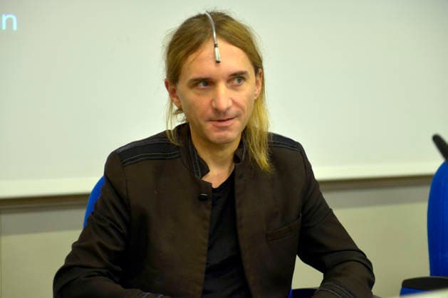 IPA89072969 - Lucca, September 28, 2026 At the San Micheletto complex as part of the Lucca Film Festival, British artist Neil Harbisson held a masterclass titled OVER THE REAL. Since 2004, Harbisson has been using an antenna implanted in his skull which has now become an organ for him that allows him to perceive the frequencies of colors, infrared, and ultraviolet light, as well as to access servers. In the photo: Neil Harbisson with his antenna.  Copyright: xRobertoCappelloxfotografox xRobertoCappelloxfotografox IPA89072969