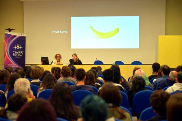 IPA89072979 - Lucca, September 28, 2026 At the San Micheletto complex as part of the Lucca Film Festival, British artist Neil Harbisson held a masterclass titled OVER THE REAL. Since 2004, Harbisson has been using an antenna implanted in his skull which has now become an organ for him that allows him to perceive color frequencies, infrared, and ultraviolet light, as well as to access servers. In the photo: Neil Harbisson during his masterclass.  Copyright: xRobertoCappelloxfotografox xRobertoCappelloxfotografox IPA89072979