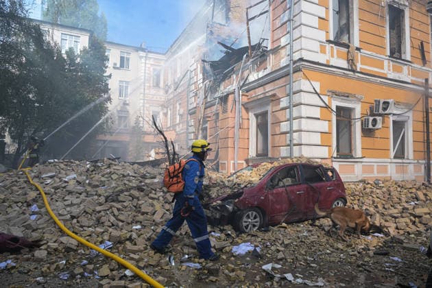 Russian drone attacks in Kyiv KYIV, UKRAINE - SEPTEMBER 28: Firefighters and rescue workers carry out emergency operations at the damaged building of the National Academy of Sciences of Ukraine following a Russian jet-powered drone strike in central Kyiv, Ukraine on September 28, 2026. The attack caused severe structural destruction and ignited a major fire at the scientific facility, while a separate drone hit damaged the nearby Dobrobut private medical centre as emergency crews conducted search and rescue efforts across the capital. Danylo Antoniuk Anadolu Kyiv Ukraine. Editorial use only. Please get in touch for any other usage.  Copyright: x2026xAnadoluxDanyloxAntoniukx